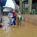 Dit Polairud Polda Kaltim Bantu Warga Yang Terkena Banjir