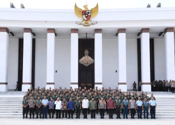 Jokowi Ingatkan TNI POLRI Harus Humanis