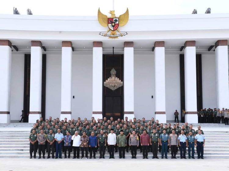 Jokowi Ingatkan TNI POLRI Harus Humanis