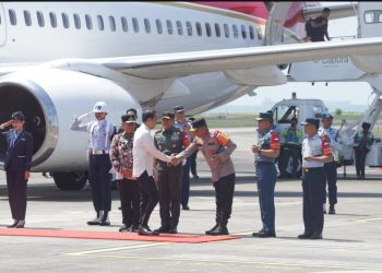 Presiden Jokowi Tiba di Balikpapan, Siap Berikan Arahan Strategis kepada Pejabat TNI-Polri di IKN