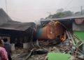 Truck Tangki Termundur Saat Tanjakan, Hingga Menabrak Rumah Warga