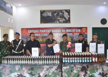 Satgas Pamtas Yonarmed 11 Kostrad Serahkan Barang Bukti Penyelundupan ke Bea Cukai