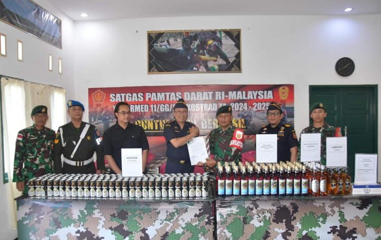 Satgas Pamtas Yonarmed 11 Kostrad Serahkan Barang Bukti Penyelundupan ke Bea Cukai