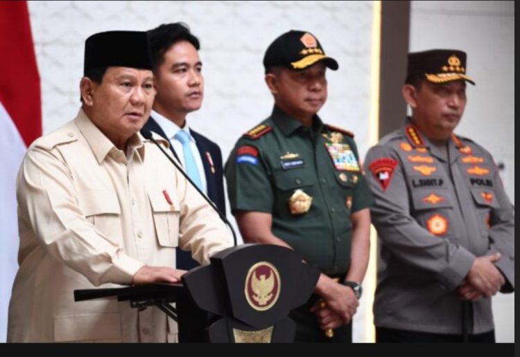 Pangalima TNI & Kapolri Antar Keberangkatan Presiden Kunker Keluar Negeri