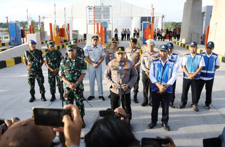 Jelang Nataru Kapolri dan Panglima TNI Tinjau Gerbang Tol Prambanan
