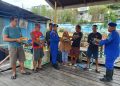 Ditpolairud Polda Kaltim Salurkan Bantuan Kelurahan DamaiNelayan Di Pesisir Sungai ai