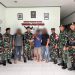 Warga Nunukan Serahkan Senjata Api Rakitan kepada Satgas Pamtas Yonarmed 11 Kostrad