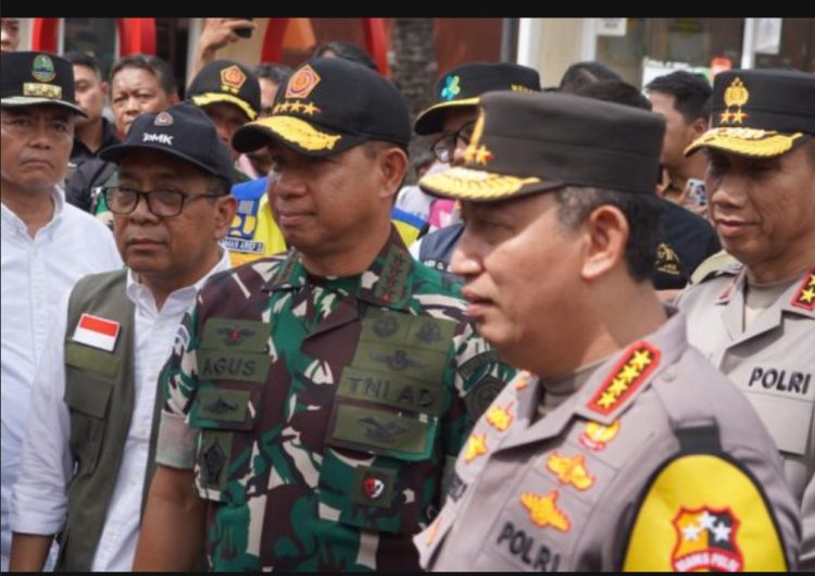 Pantau Jalur Mudik Nataru Panglima TNI & Kapolri Sidak Tol Jakarta-Cikampek