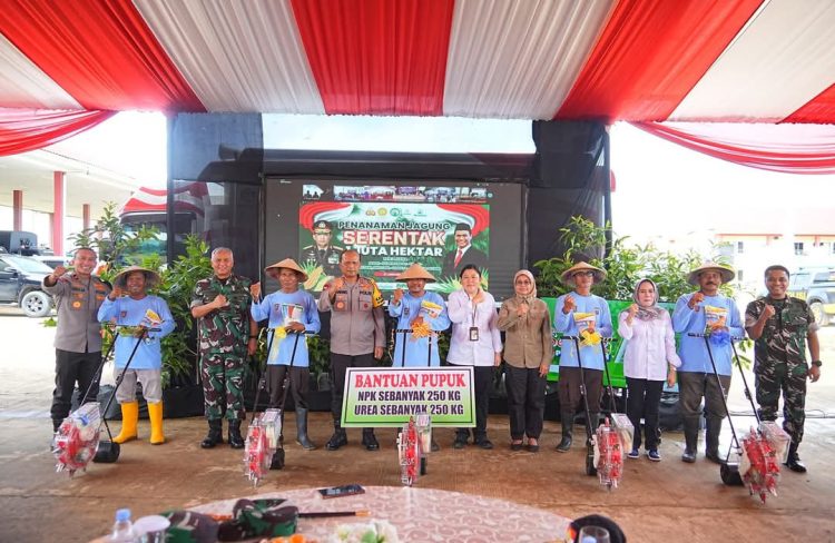Pangdam VI/Mulawarman Hadiri Penanaman Jagung Serentak 1 Juta Hektar di Kalimantan Timur