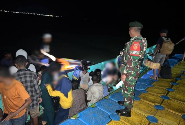 Satgas Pamtas Yonarmed 11 Kostrad Gagalkan Penyelundupan 57 Orang Pekerja Migran Ilegal Di Perbatasan RI-Malaysia