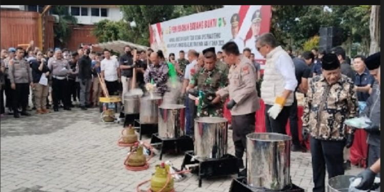 Polda Riau Musnahkan Ratusan Kilogram Narkotika