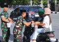Kodam VI/Mulawarman Berbagi Takjil untuk Pengguna Jalan di Bulan Suci Ramadhan
