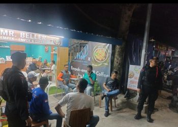 Cegah Balap Liar sekaligus Bangunkan Warga untuk Sahur, Sat Brimob Polda Kaltim Gelar Patroli Subuh
