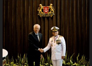 Pemerintah Singapura Memberikan Penghargaan Pingat Jasa Gemilang Kepada KASAL