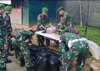 Satgas Pamtas Yonzipur 8/SMG Gagalkan Penyelundupan 274 Botol Miras di Malinau