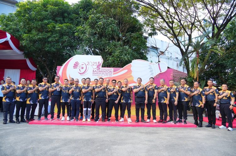 Sambut Hari Bhayangkara Ke-79, Kapolda Kaltim Resmi Buka Pertandingan Badminton ‘Kapolda Kaltim Cup 2025