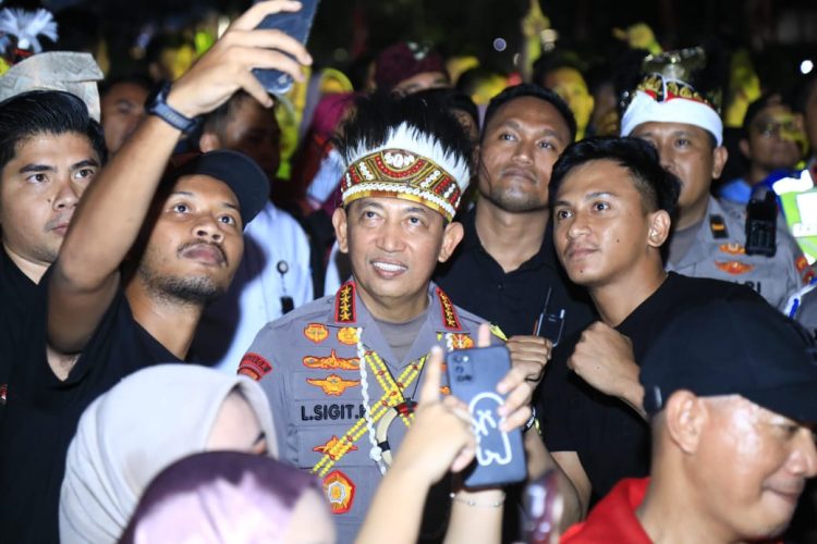 Meriahkan HUT RI Ke 80 Th, Kapolri Hadir Ditengah Semarak Panggung Rakyat Di Bundaran HI