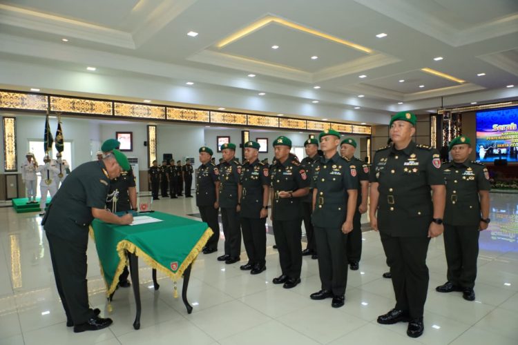 Pangdam VI/Mulawarman Pimpin Sertijab Sejumlah Pejabat Strategis