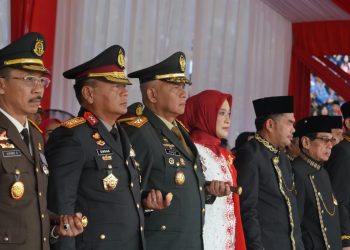Panglima Kodam VI/Mulawarman Hadiri Upacara HUT RI Ke 80 Tahun Di Lapangan Gelora Kadrie Oening Samarinda