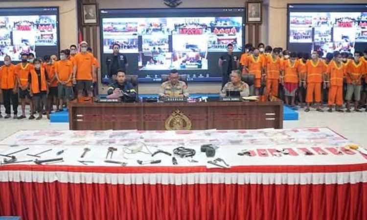 Polda Kaltim Gelar Konfrensi Pers : Operasi Jaran Mahakam 2025 Ungkap 95 Tersangka Curanmor