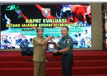 KASDAM VI/MULAWARMAN TUTUP RAPAT EVALUASI TA 2025 Kinerja Satuan Jajaran Dievaluasi Ketat