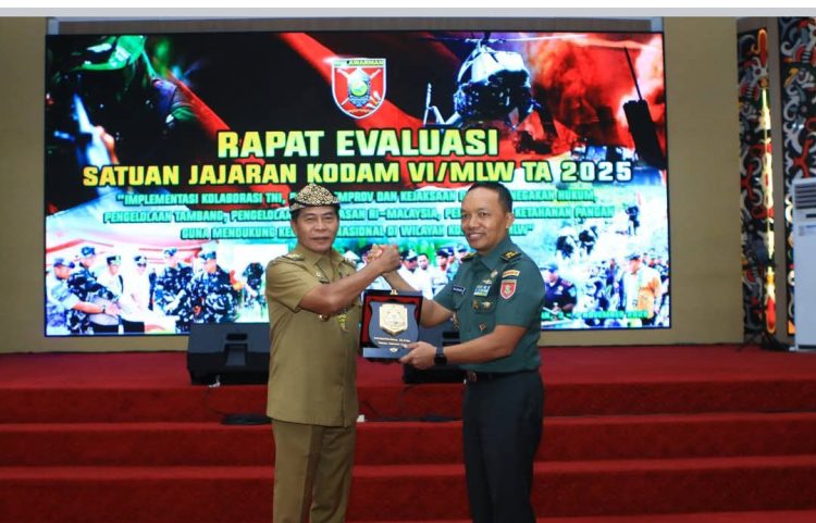KASDAM VI/MULAWARMAN TUTUP RAPAT EVALUASI TA 2025 Kinerja Satuan Jajaran Dievaluasi Ketat
