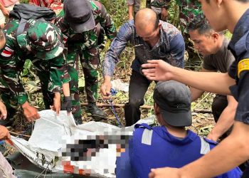 Prajurit Kodam VI/Mulawarman Gerak Cepat Evakuasi Korban Pesawat Jatuh di Krayan Timur
