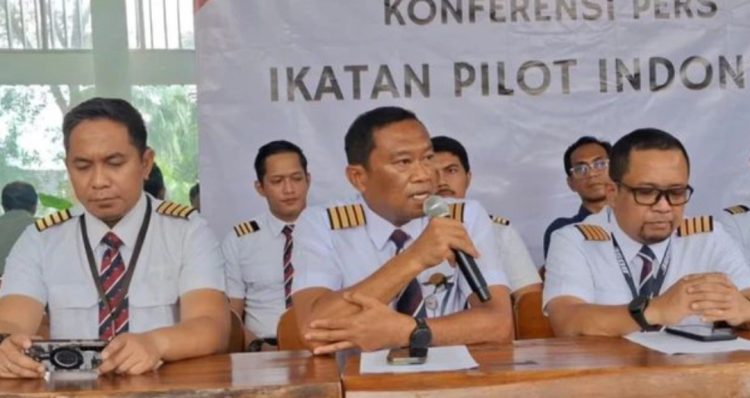 Jenazah Dievakuasi, Pilot Desak Keamanan Bandara di Papua Diperketat