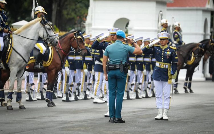 Upacara Serah Terima Pengawal Istana Merdeka Jadi Tontonan Baru Warga di Car Free Day