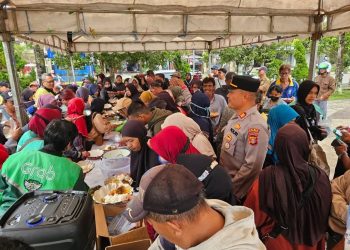 Polres Kukar Gelar Warung Berkah dan Pengobatan Gratis di Tenggarong