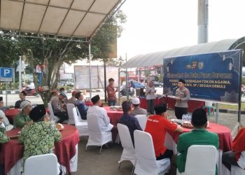 Polres Kukar Gelar Warung Berkah dan Buka Puasa Bersama, Salurkan Bantuan untuk Warga