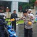 Sambangi Warga, Wakapolda Kaltim Langsung Turun Tangan Bagikan Takjil