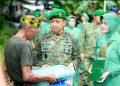 Pangdam VI/Mulawarman Bagikan Sembako ke Prajurit Sakit dan Warakawuri
