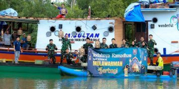Susuri muara sungai, Prajurit Kodam VI/Mlw Berbagi Kebahagiaan Ramadhan dan Lestarikan Alam