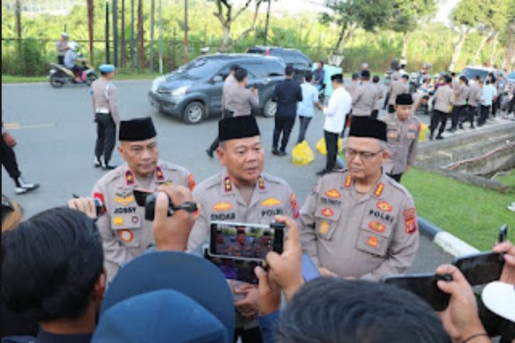 Polda Kaltim Bagikan 600 Takjil, Eratkan Silaturahmi di Bulan Ramadan