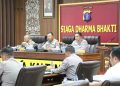 Kapolda Kaltim Pimpin Rapat Anev Sitkamtibmas dan Kesiapan May Day, Tekankan Stabilitas dan Ketahanan Pangan