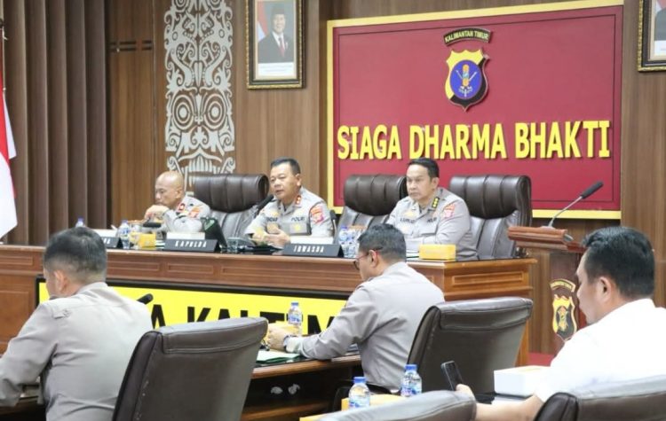 Kapolda Kaltim Pimpin Rapat Anev Sitkamtibmas dan Kesiapan May Day, Tekankan Stabilitas dan Ketahanan Pangan