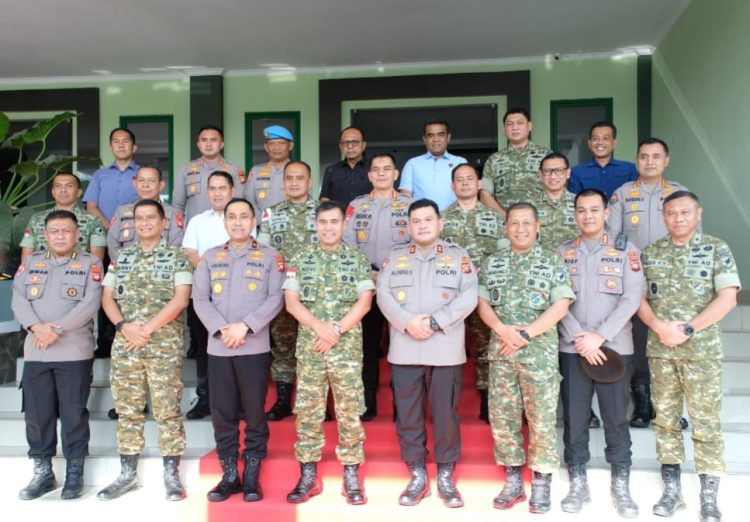 Jaga Stabilitas Keamanan, Kapolda Kalbar Silaturahmi Ke Kodam XII