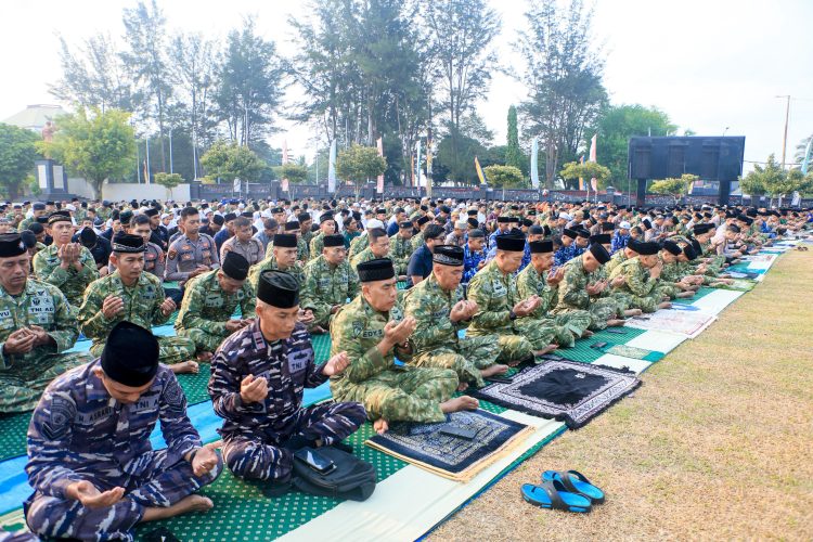 850 Personel TNI-Polri dan Masyarakat Balikpapan Gelar Salat Istisqa di Makodam VI/Mlw