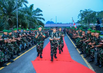 Pangdam VI/Mlw Sambangi Ujung Utara: Perkuat Prajurit, Sentuh Hati Anak Perbatasan