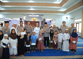 Wakapolri Komjen Dedi Prasetyo Blusukan ke Masjid di Palangka Raya, Bagikan Santunan hingga Nasi Bungkus Jumat Berkah